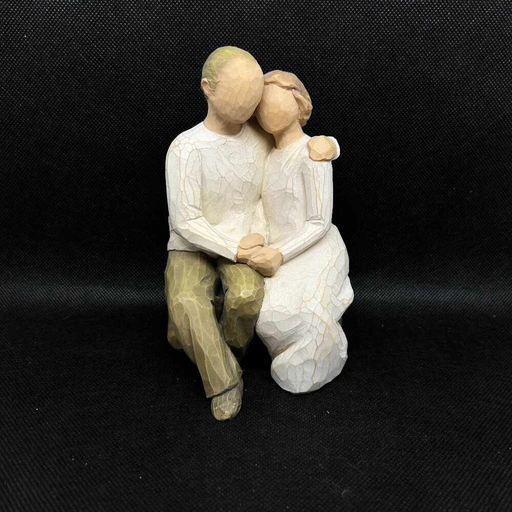 Willow Tree "Anniversary" figurine.